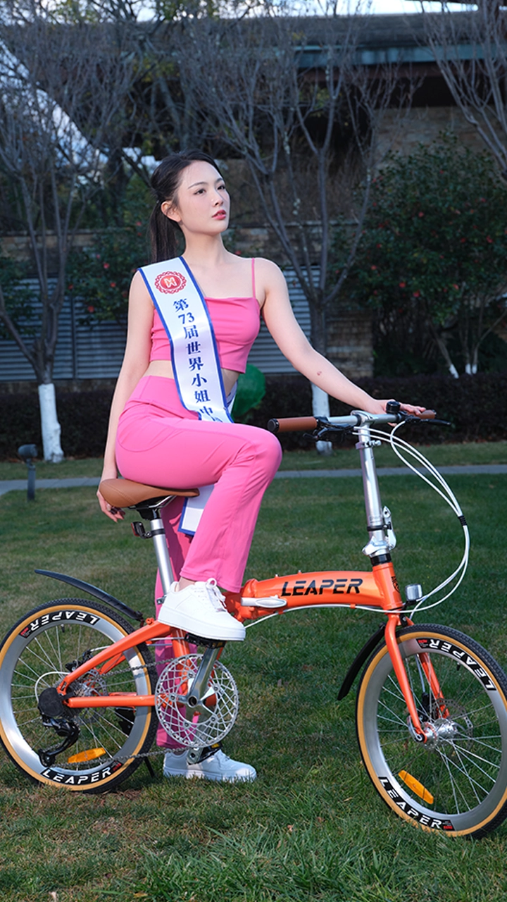 第73届世界小姐中国区总决赛-LEAPER莉泊折叠单车LP8铂金版世界小姐合影